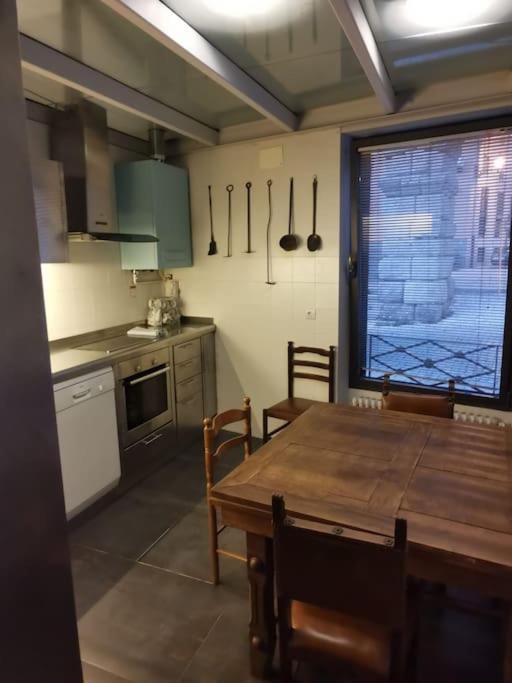 Сasa de vacaciones Casa Bajo El Acueducto Con Plaza De Garaje *